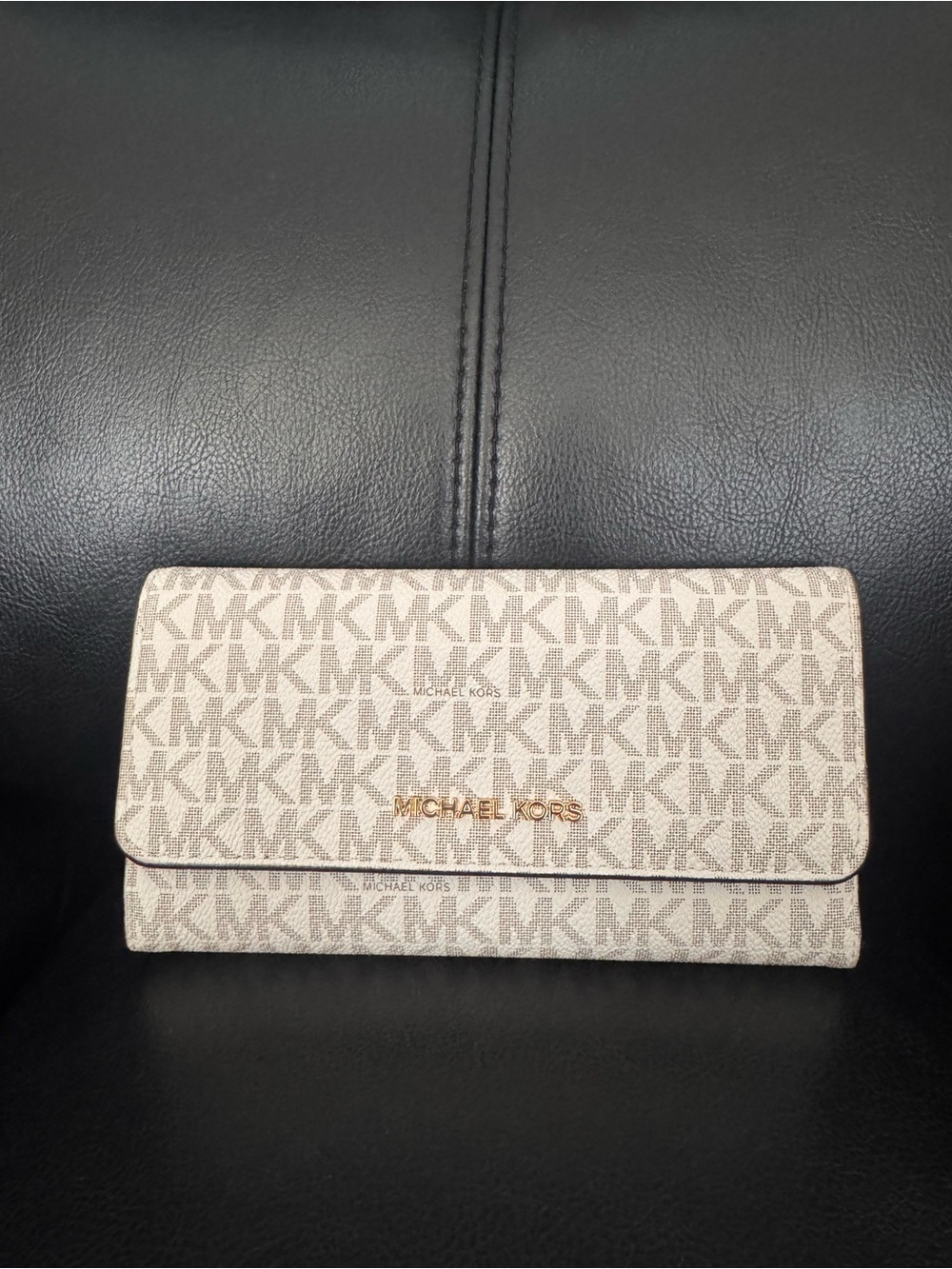 NEW TRIFOLD Michael Kors Beige MK Signature Continental Wallet with Gold Logo